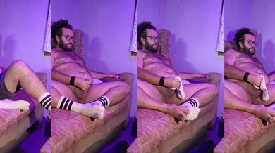 Hairy Latina daddy gives a hot footjob and covers himself in cum