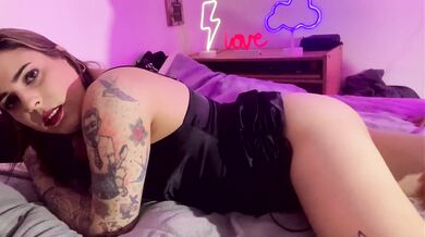 Playing yummy in handjob and ass