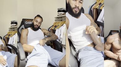 Hot tattoed brazilian jerk off big black cock