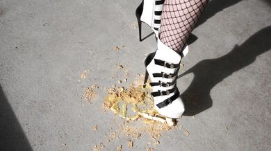 I'm wearing high heels and I'm swallowing a banana - verified amateur